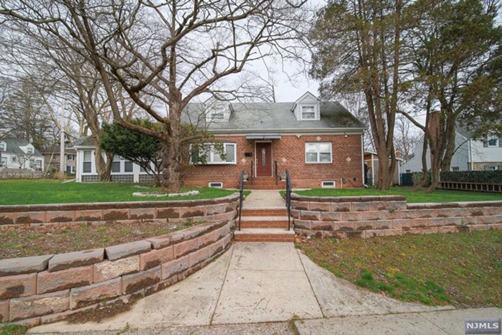 558 Broad Avenue, Leonia, NJ 07605