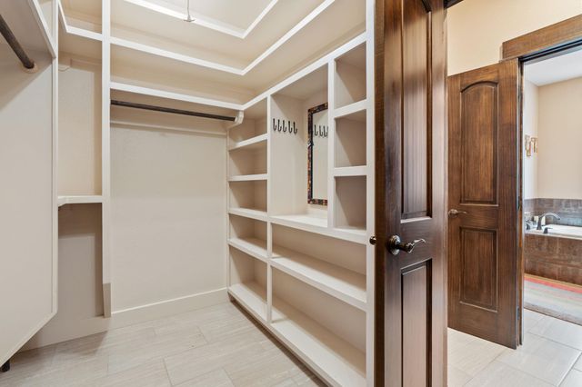 20117 Moon Dance LN, Spicewood, TX 78669