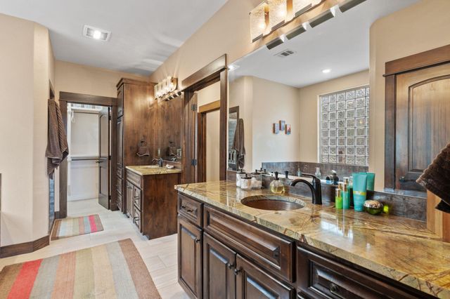 20117 Moon Dance LN, Spicewood, TX 78669