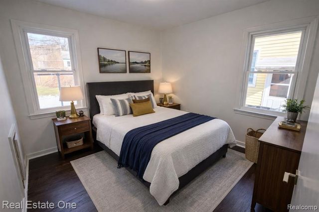 1421 E Evelyn Avenue, Hazel Park, MI 48030