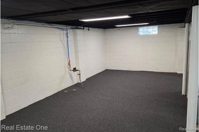 1421 E Evelyn Avenue, Hazel Park, MI 48030