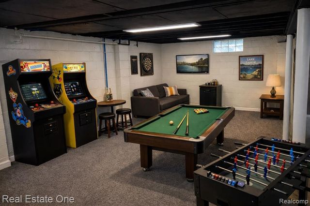 1421 E Evelyn Avenue, Hazel Park, MI 48030