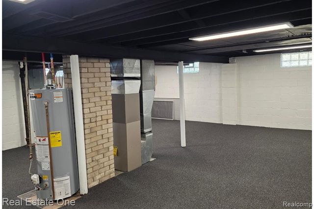 1421 E Evelyn Avenue, Hazel Park, MI 48030