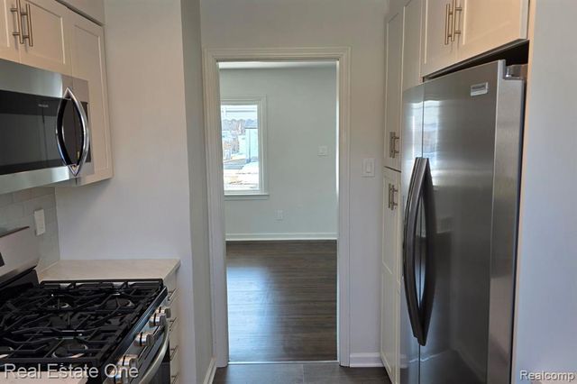 1421 E Evelyn Avenue, Hazel Park, MI 48030