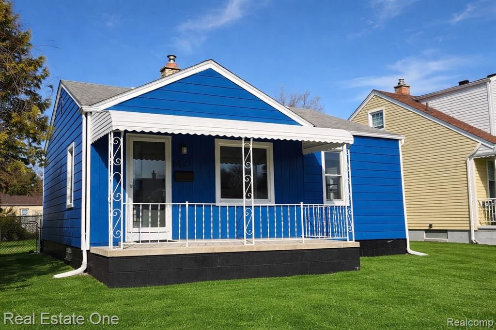 1421 E Evelyn Avenue, Hazel Park, MI 48030