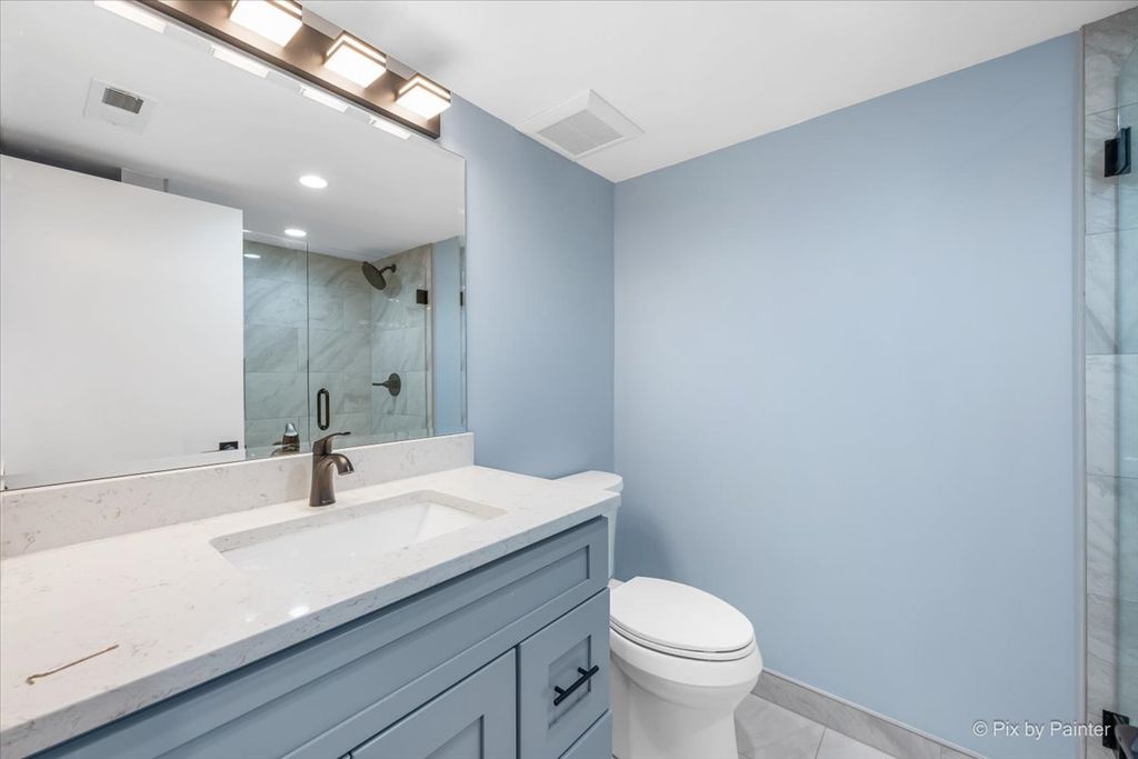 Image 16 of property listing at 20 N Waverly Place, Mount Prospect, IL 60056