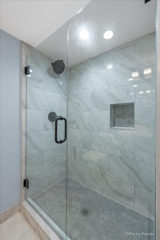 Image 17 of property listing at 20 N Waverly Place, Mount Prospect, IL 60056