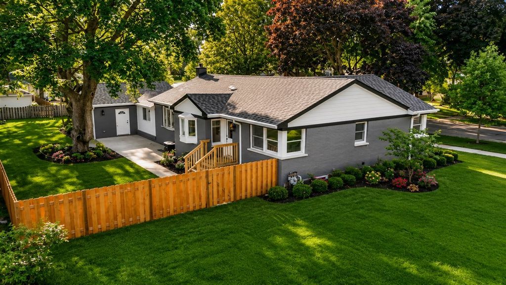 Image 24 of property listing at 20 N Waverly Place, Mount Prospect, IL 60056