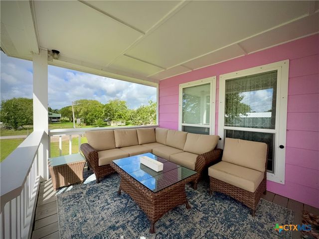 111 Springfield Avenue, Port Lavaca, TX 77979