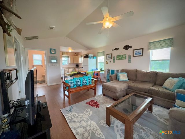 111 Springfield Avenue, Port Lavaca, TX 77979