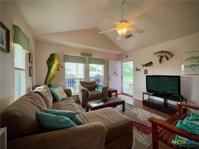 111 Springfield Avenue, Port Lavaca, TX 77979