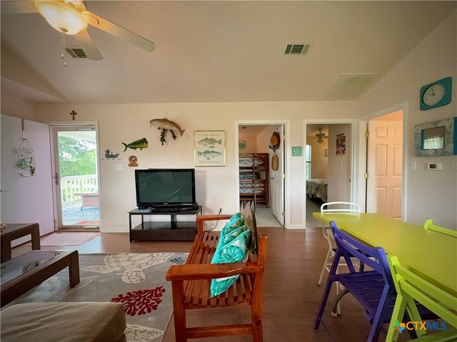 111 Springfield Avenue, Port Lavaca, TX 77979