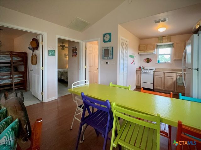 111 Springfield Avenue, Port Lavaca, TX 77979