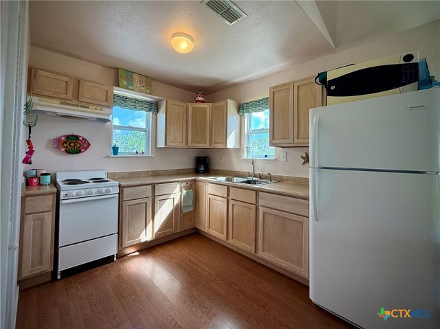111 Springfield Avenue, Port Lavaca, TX 77979