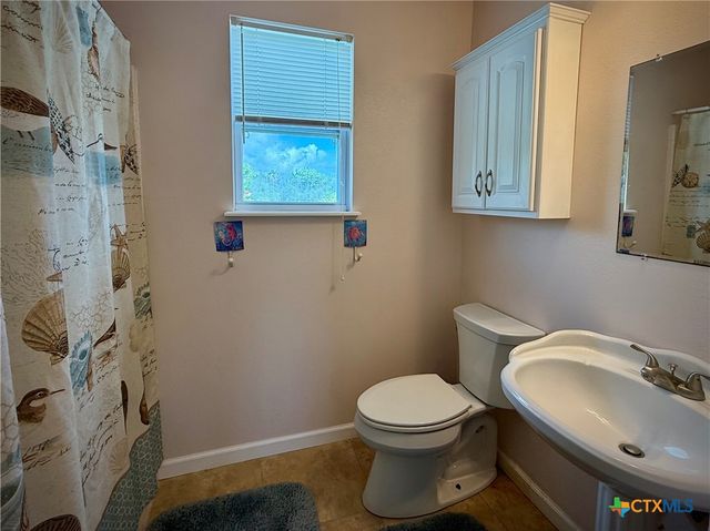 111 Springfield Avenue, Port Lavaca, TX 77979