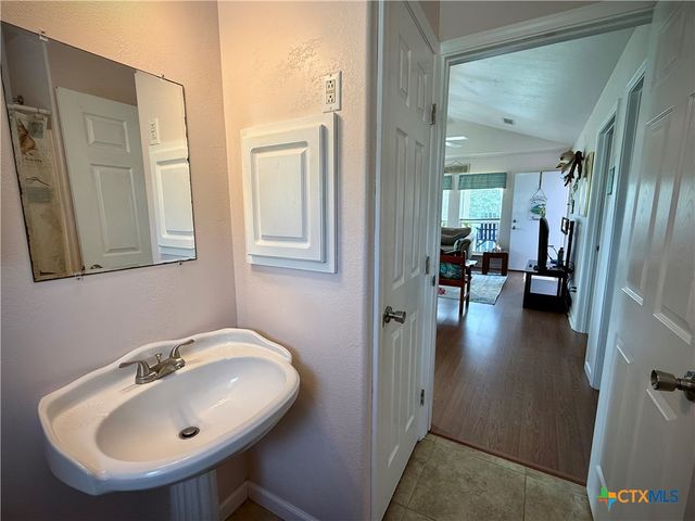 111 Springfield Avenue, Port Lavaca, TX 77979