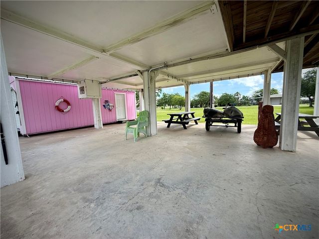 111 Springfield Avenue, Port Lavaca, TX 77979