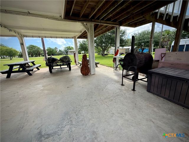 111 Springfield Avenue, Port Lavaca, TX 77979