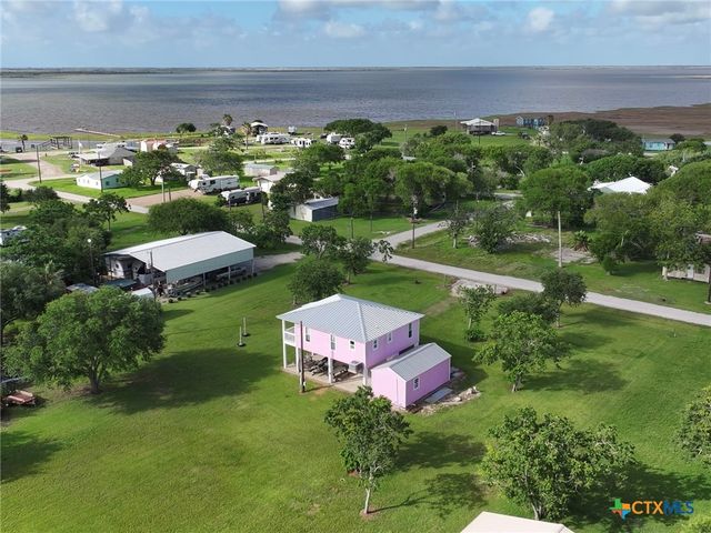 111 Springfield Avenue, Port Lavaca, TX 77979