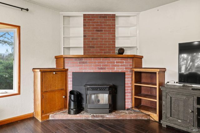 210 Bourbon Ln, Ukiah, CA 95482