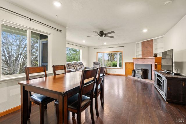 210 Bourbon Ln, Ukiah, CA 95482