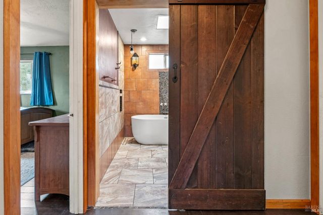 210 Bourbon Ln, Ukiah, CA 95482