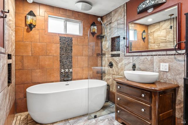 210 Bourbon Ln, Ukiah, CA 95482