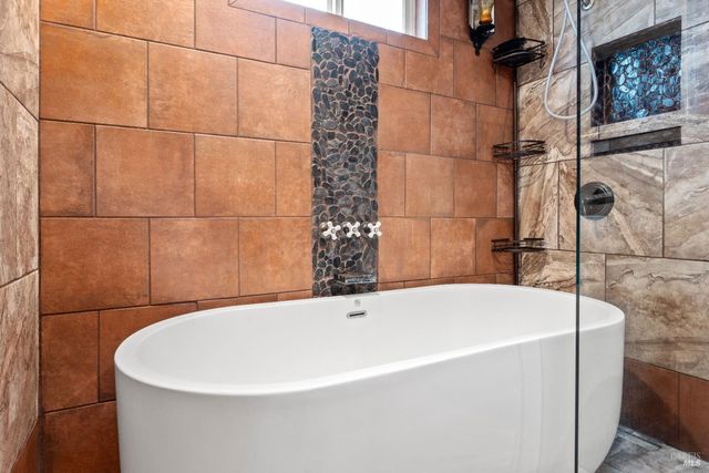 210 Bourbon Ln, Ukiah, CA 95482