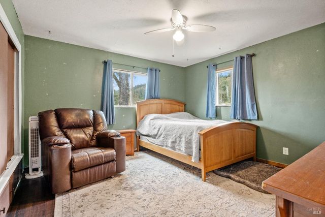 210 Bourbon Ln, Ukiah, CA 95482