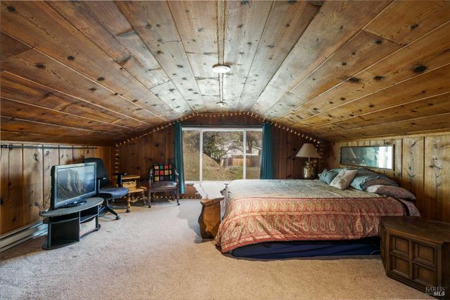 210 Bourbon Ln, Ukiah, CA 95482