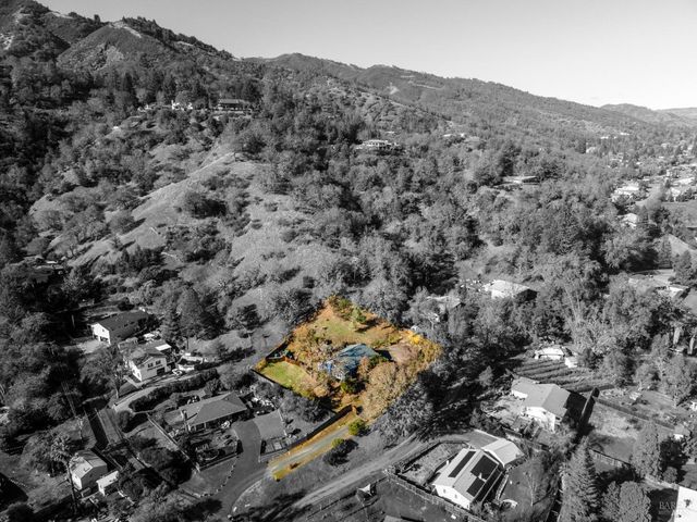 210 Bourbon Ln, Ukiah, CA 95482