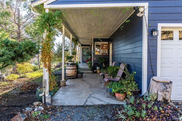 210 Bourbon Ln, Ukiah, CA 95482