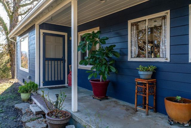 210 Bourbon Ln, Ukiah, CA 95482