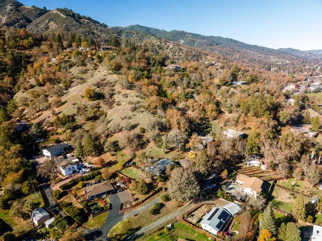 210 Bourbon Ln, Ukiah, CA 95482