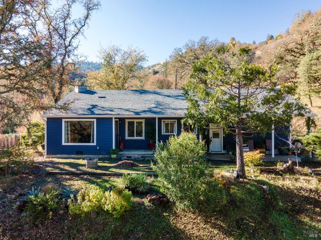 210 Bourbon Ln, Ukiah, CA 95482