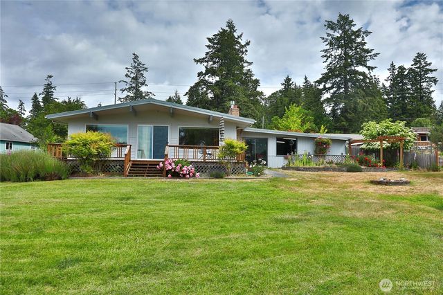 538 Bush Point Road, Freeland, WA 98249
