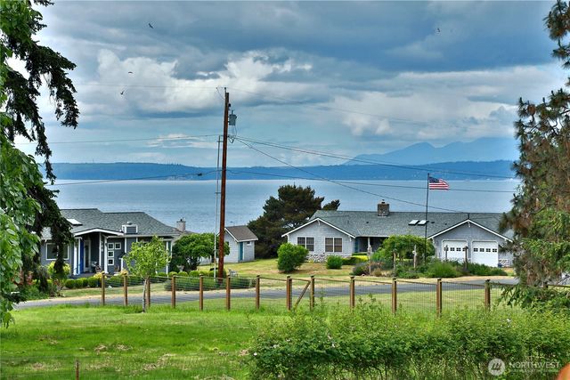538 Bush Point Road, Freeland, WA 98249