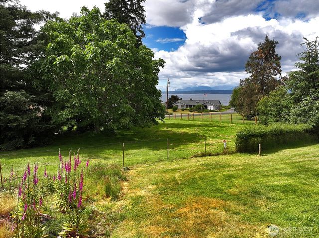 538 Bush Point Road, Freeland, WA 98249