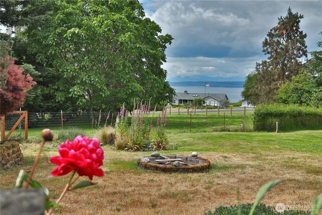 538 Bush Point Road, Freeland, WA 98249