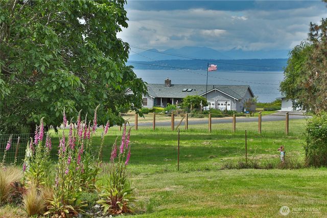 538 Bush Point Road, Freeland, WA 98249