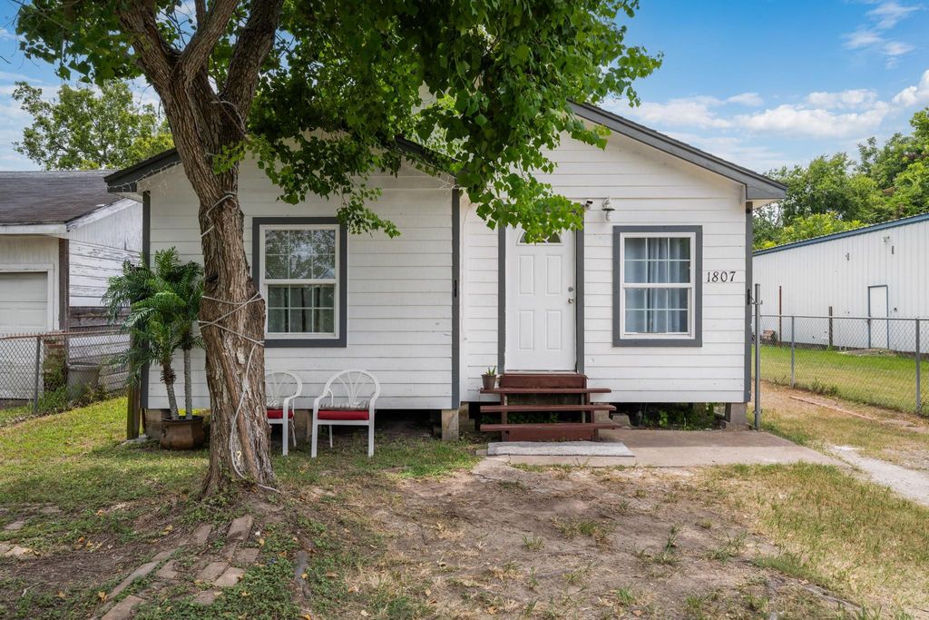 1807 Nashby Street, La Marque, TX 77568