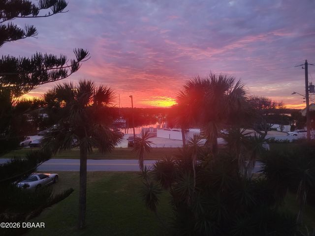 3941 S Peninsula Drive, Port Orange, FL 32127