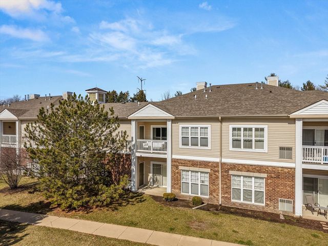 620 Pineridge Drive N 620, Oswego, IL 60543