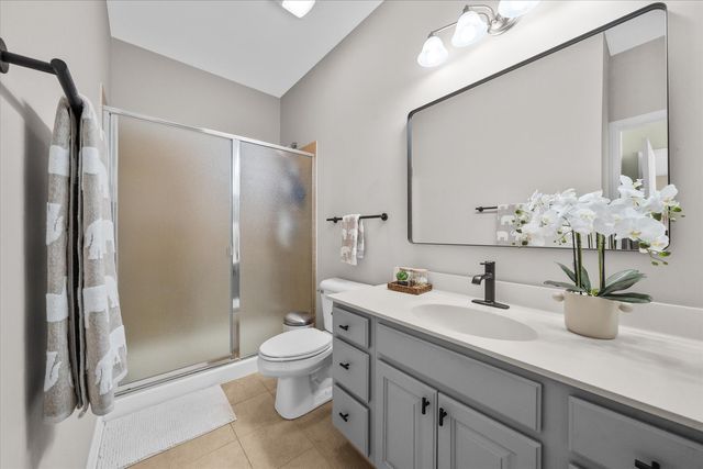 620 Pineridge Drive N 620, Oswego, IL 60543