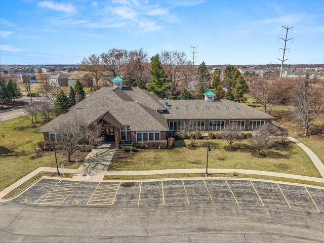 620 Pineridge Drive N 620, Oswego, IL 60543