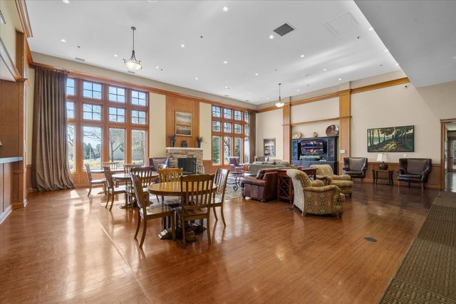 620 Pineridge Drive N 620, Oswego, IL 60543