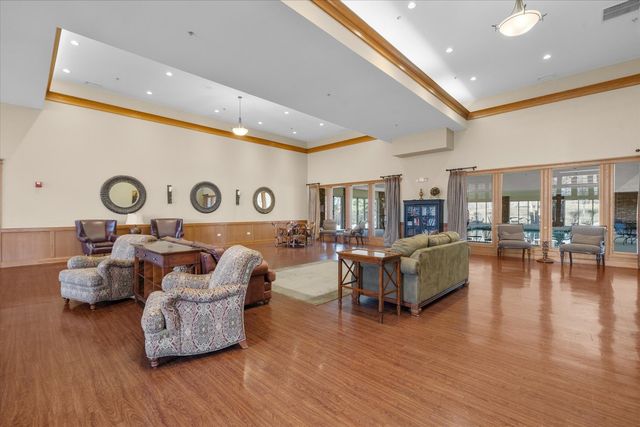 620 Pineridge Drive N 620, Oswego, IL 60543