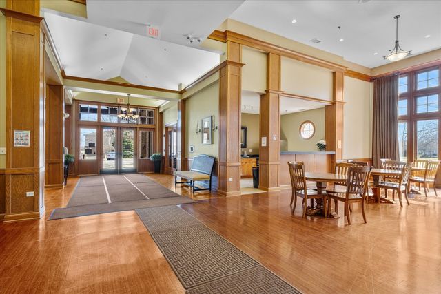 620 Pineridge Drive N 620, Oswego, IL 60543