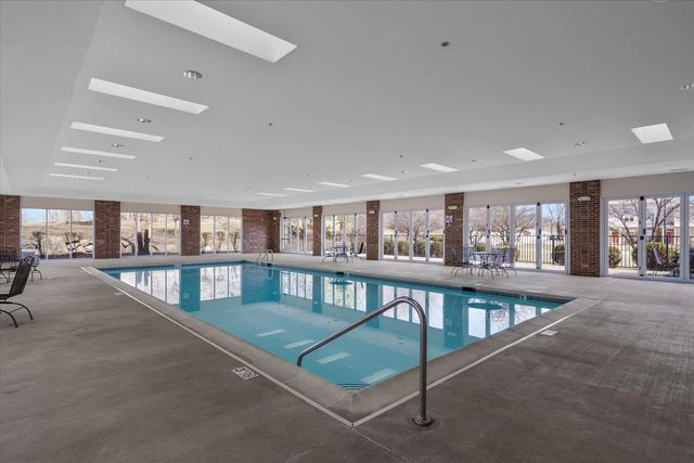 620 Pineridge Drive N 620, Oswego, IL 60543