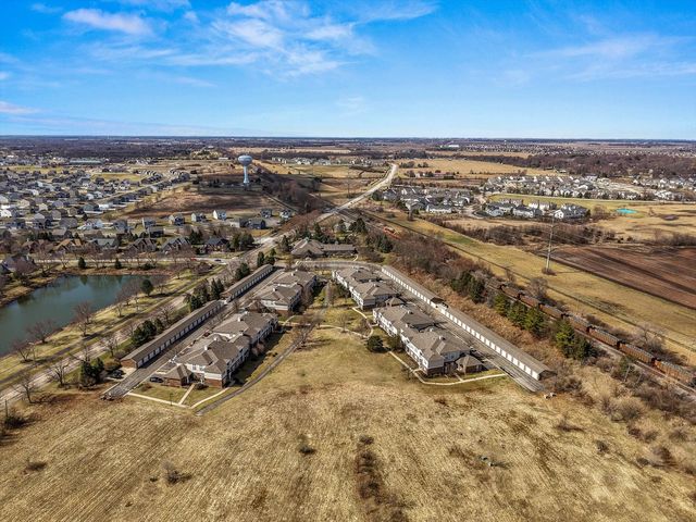 620 Pineridge Drive N 620, Oswego, IL 60543